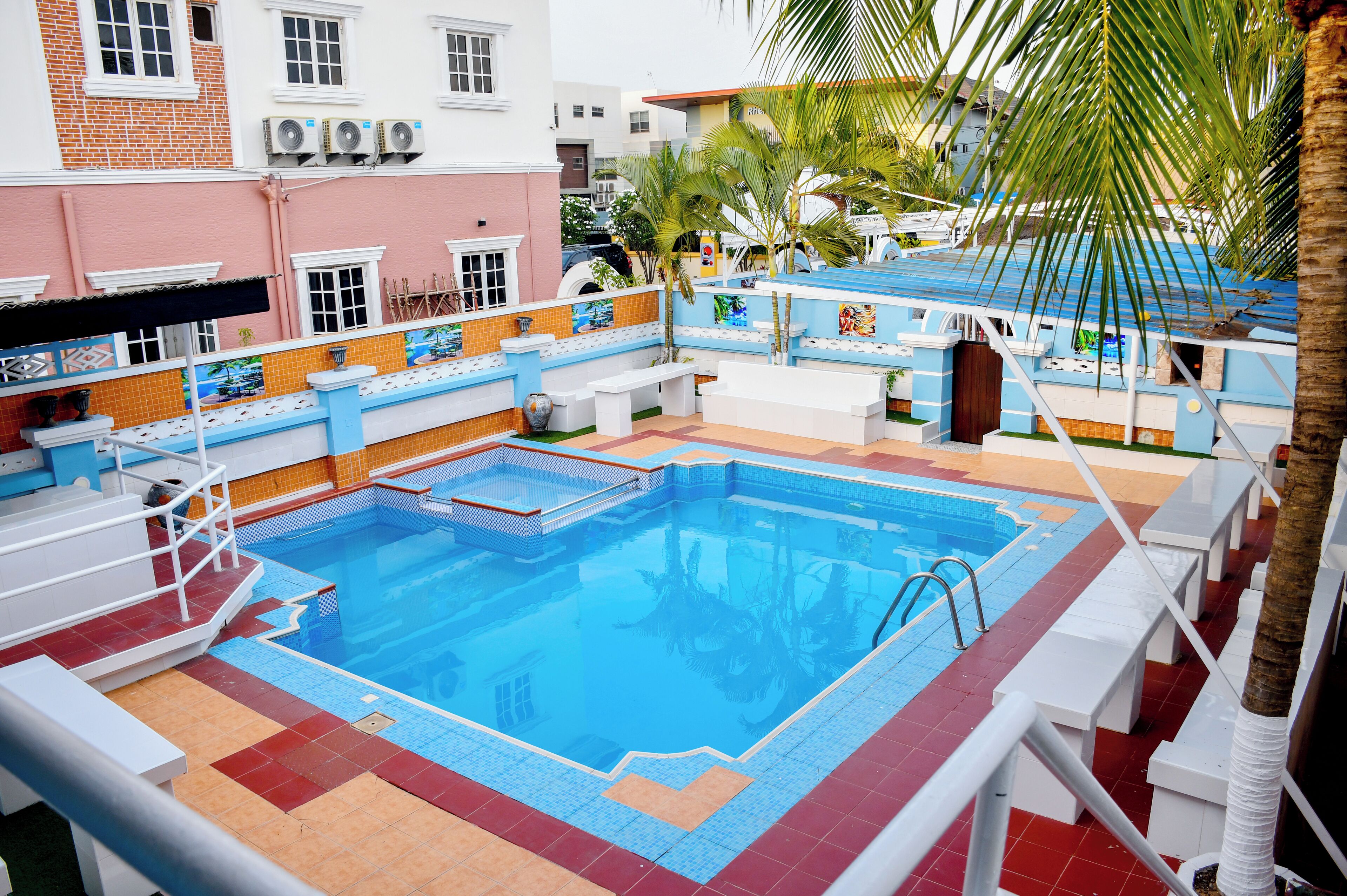 Hồ bơi trong nhà, hồ bơi ngoài trời 