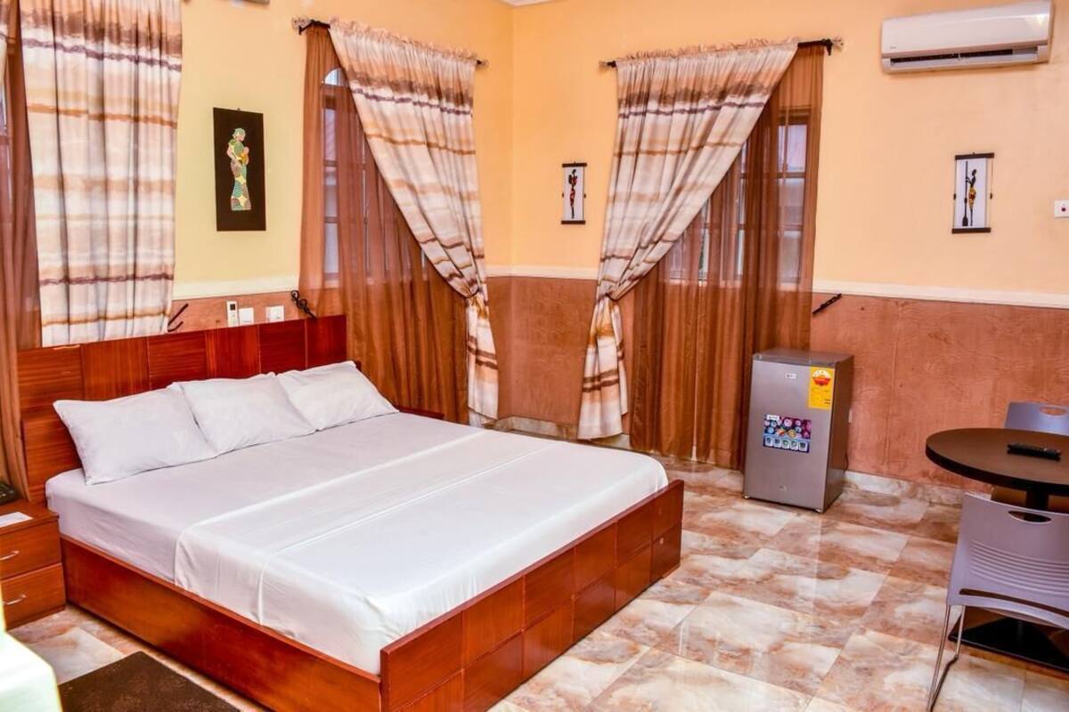 Chambre Exécutive, baignoire, vue ville