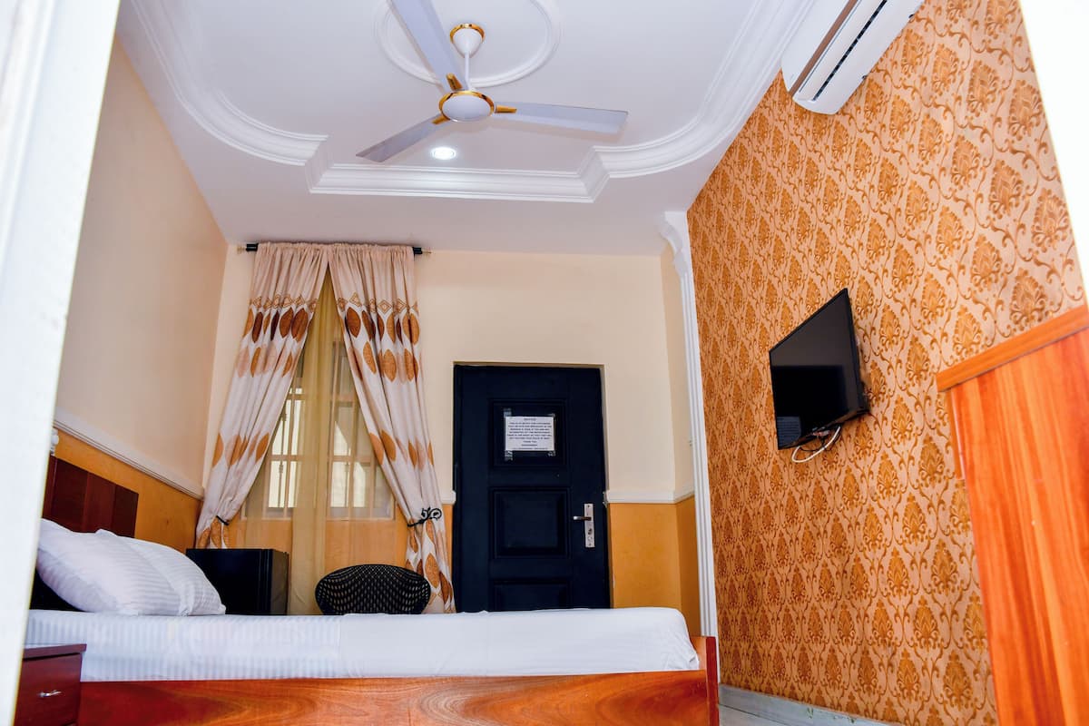 Doppelzimmer, Balkon, Poolblick