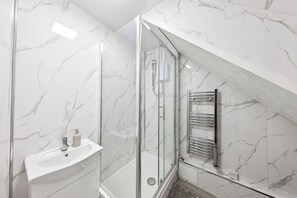 Handtücher, Seife, Toilettenpapier