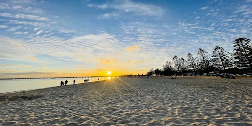 Single-level home with Victorian style furniture in Altona, close to trains