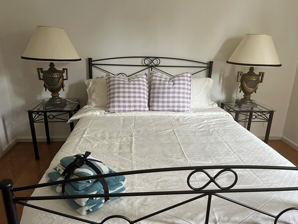 3 bedrooms, iron/ironing board, free WiFi, bed sheets