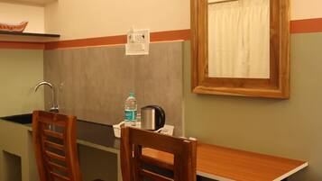 Deluxe Double or Twin Room, Balcony | Desk, laptop workspace, free WiFi