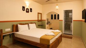 Habitación doble Deluxe, 1 habitación, balcón | Escritorio, espacio para trabajar con laptop y wifi gratis