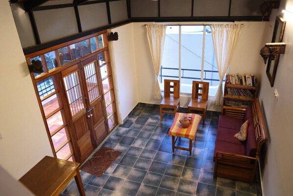 Deluxe Double or Twin Room, Balcony, Mountain View | Living area