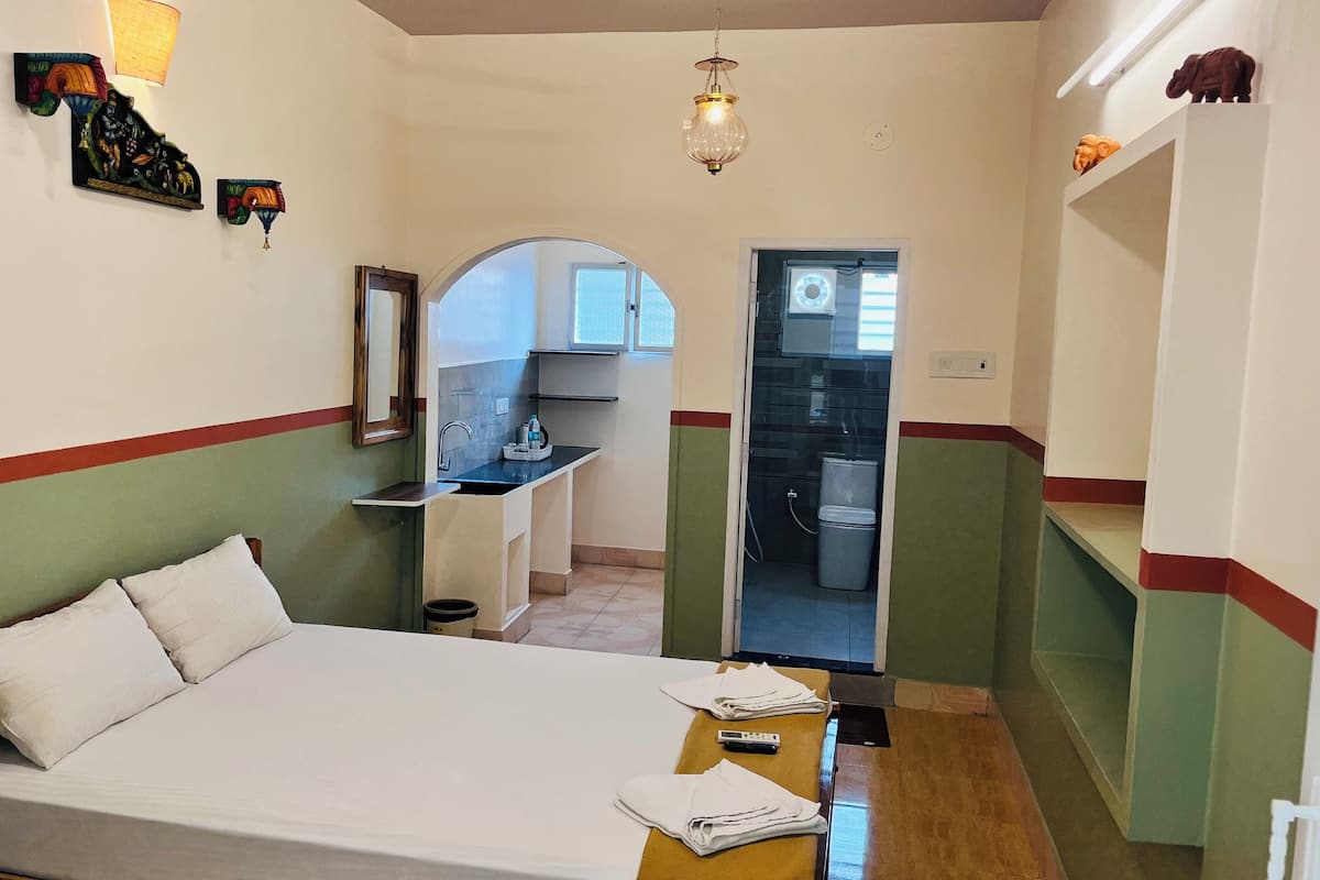 Quarto casal luxo, sacada | Escrivaninha, espaço de trabalho para notebook, Wi-Fi de cortesia