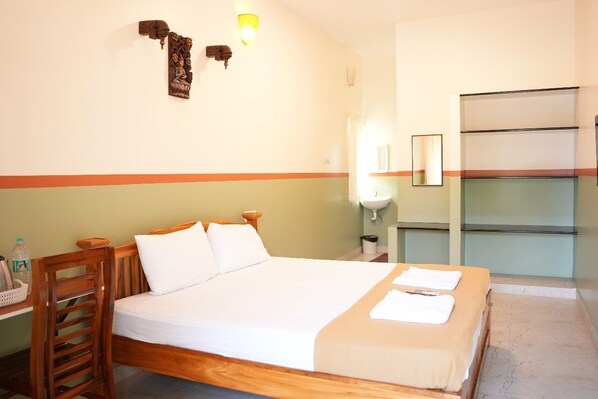 Deluxe Double or Twin Room, 1 King Bed, Balcony, Mountain View | Desk, laptop workspace, free WiFi