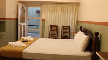 Deluxe Double Room, 1 Bedroom, Balcony | Bathroom | Shower, free toiletries, soap, shampoo