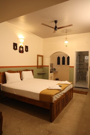 Deluxe Double Room, Balcony | Desk, laptop workspace, free WiFi