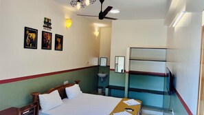 Camera Deluxe con letto matrimoniale o 2 letti singoli, balcone, vista montagna | Una scrivania, postazione laptop, Wi-Fi gratuito