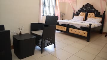 Habitación estándar doble | Escritorio, tabla de planchar con plancha, wifi gratis