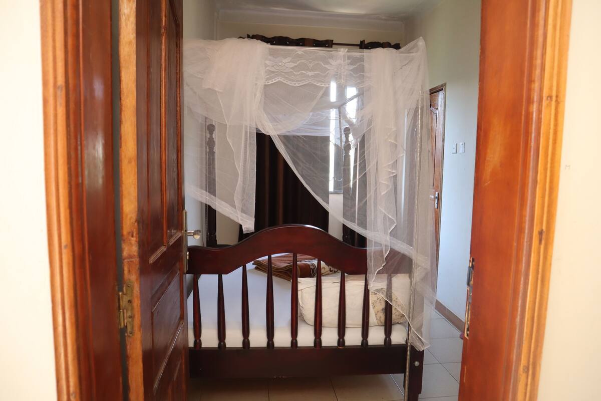 Standard Single Room | Desk, iron/ironing board, free WiFi