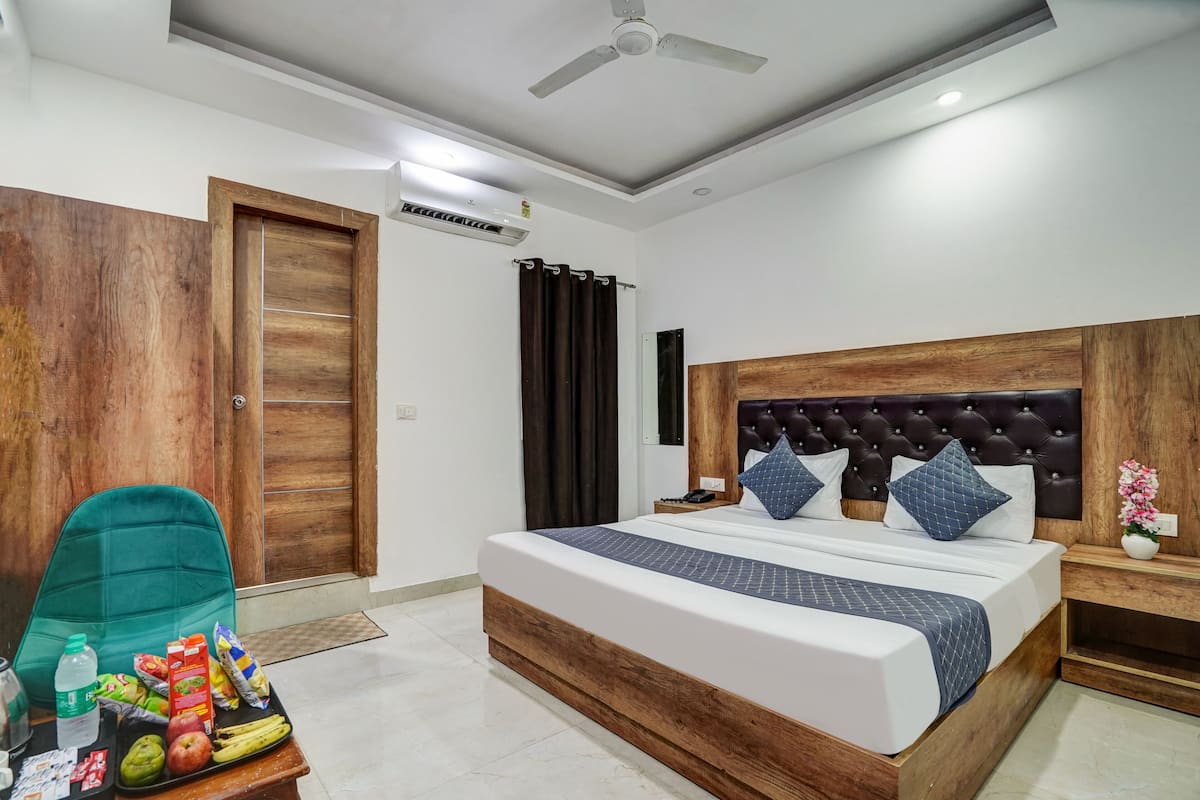 Premium bedding, desk, free WiFi, bed sheets