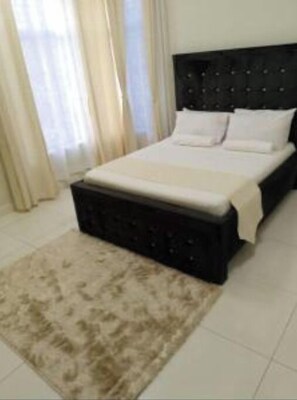 2 bedrooms, iron/ironing board, Internet