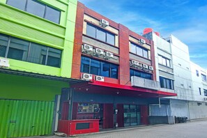 Vista frontal de la propiedad