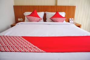 Habitación doble Deluxe | Escritorio, wifi gratis y ropa de cama 