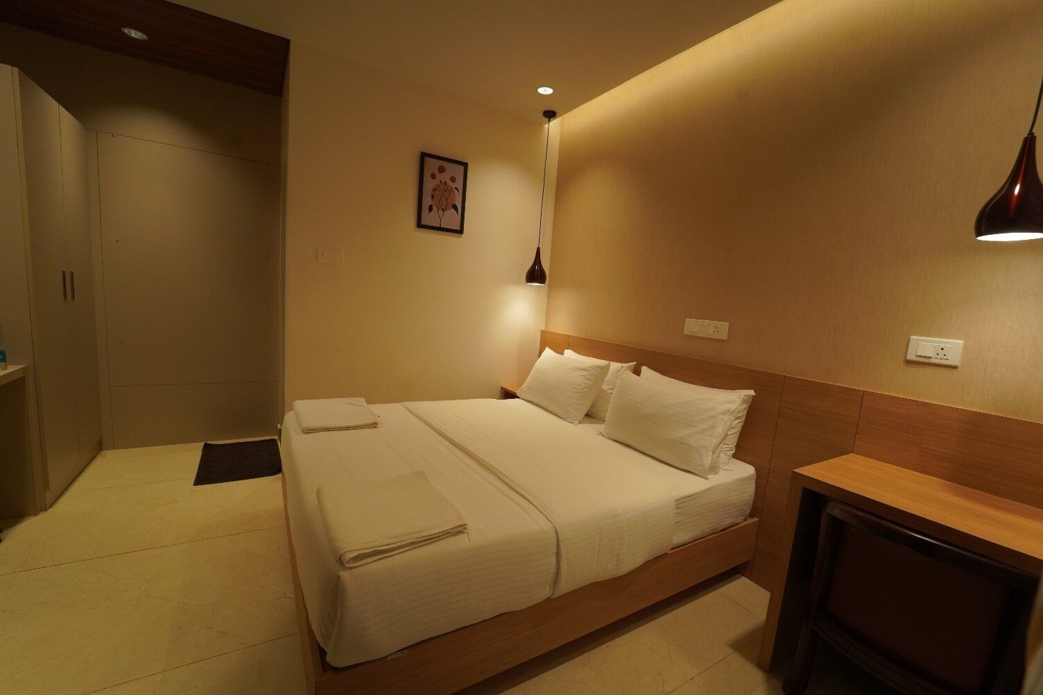 Premium Double Room | Desk, laptop workspace, free WiFi