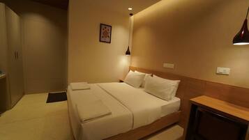 Premium Double Room | Desk, laptop workspace, free WiFi