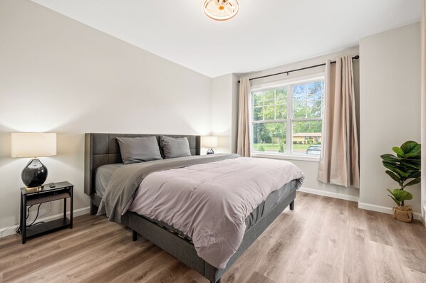 10 bedrooms, iron/ironing board, Internet, bed sheets