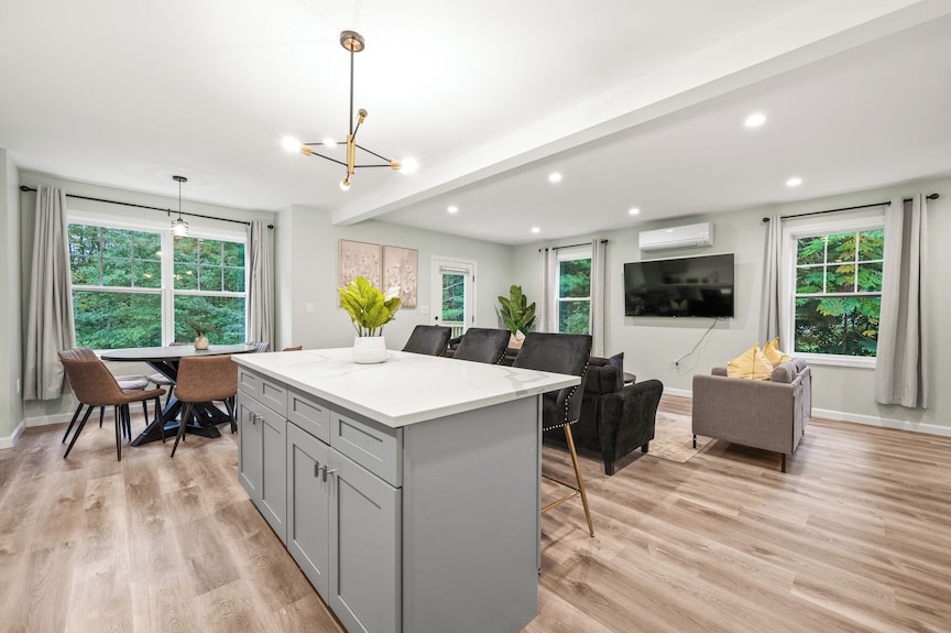 Family-friendly Retreat - Sleeps 20 In Bloomfield, Ct - Connecticut