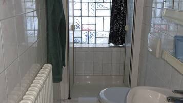 Dusche, Haartrockner, HandtĂŒcher