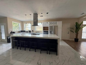 Fridge, microwave, stovetop, dishwasher