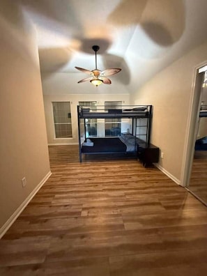5 bedrooms, WiFi