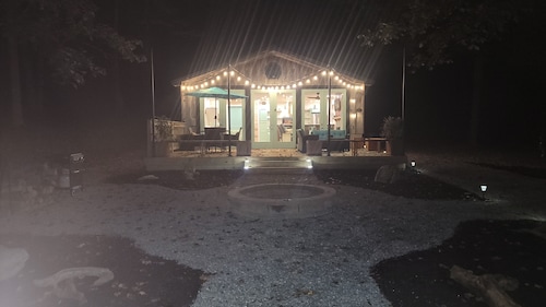 Luxurious cabin on Little Blue River and the Ohio River.