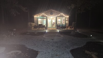 Luxurious cabin on Little Blue River and the Ohio River.