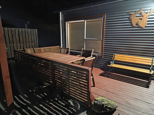 Omarama Crib – Spotless Scenic Base for Families