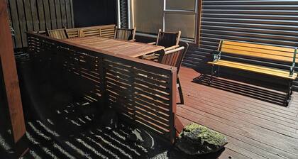 Omarama Crib – Spotless Scenic Base for Families