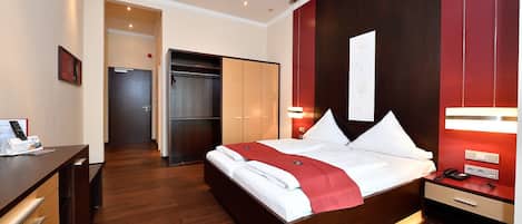 1 bedroom, in-room safe, desk, WiFi (free)