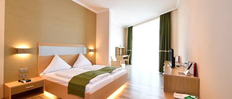 1 bedroom, in-room safe, desk, free WiFi