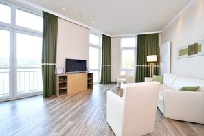 TV - Double room Seeblick with balcony (Heimbach)