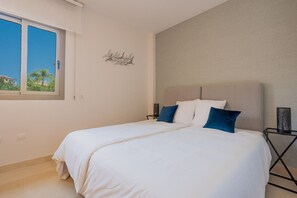 2 bedrooms, iron/ironing board, Internet, bed sheets