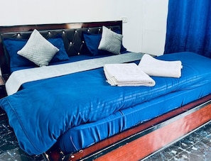 Rollaway beds, bed sheets - New Mandakini River Resort (Ukhimath)
