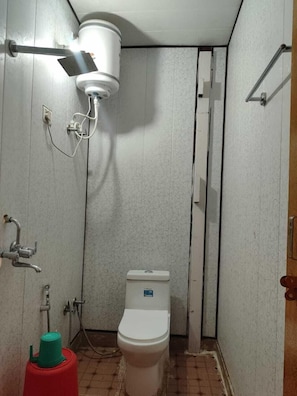 Shower, towels, soap, shampoo