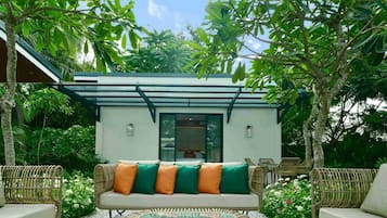 Desk, laptop workspace, free WiFi