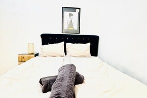 1 bedroom, bed sheets