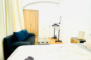 1 bedroom, bed sheets