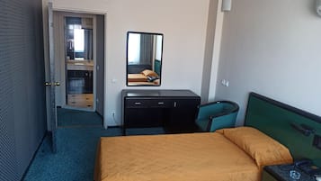 Habitación con 2 camas individuales | Espacio para trabajar con un portátil y wifi gratis