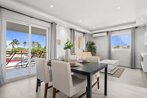 Dining - Prime Location | 2BR w/ Pool, BBQ & Close to Beach (Oranjestad)