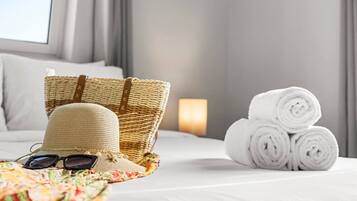 2 habitaciones, caja de seguridad en la habitación y escritorio