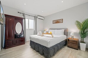 2 bedrooms, in-room safe, desk, iron/ironing board - Prime Location | 2BR w/ Pool, BBQ & Close to Beach (Oranjestad)