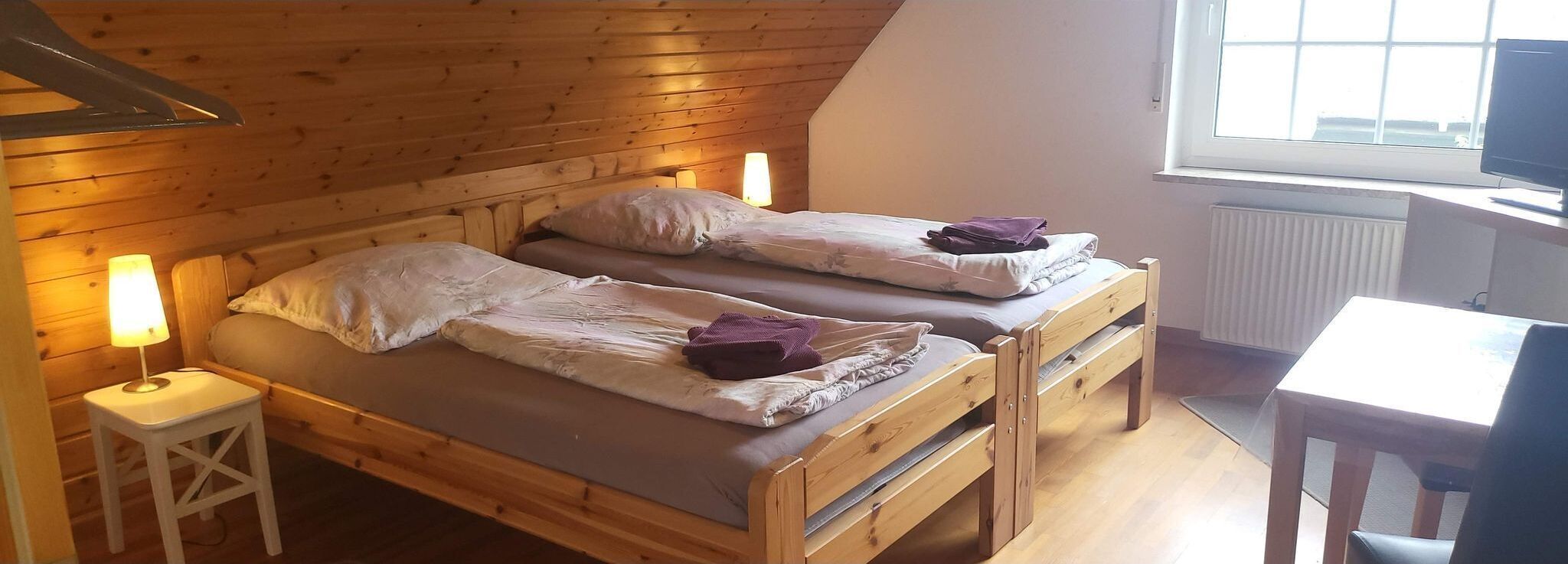 Betten in Zimmer 4 können auseinandergestellt werden.