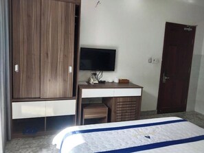 Iron/ironing board, free WiFi