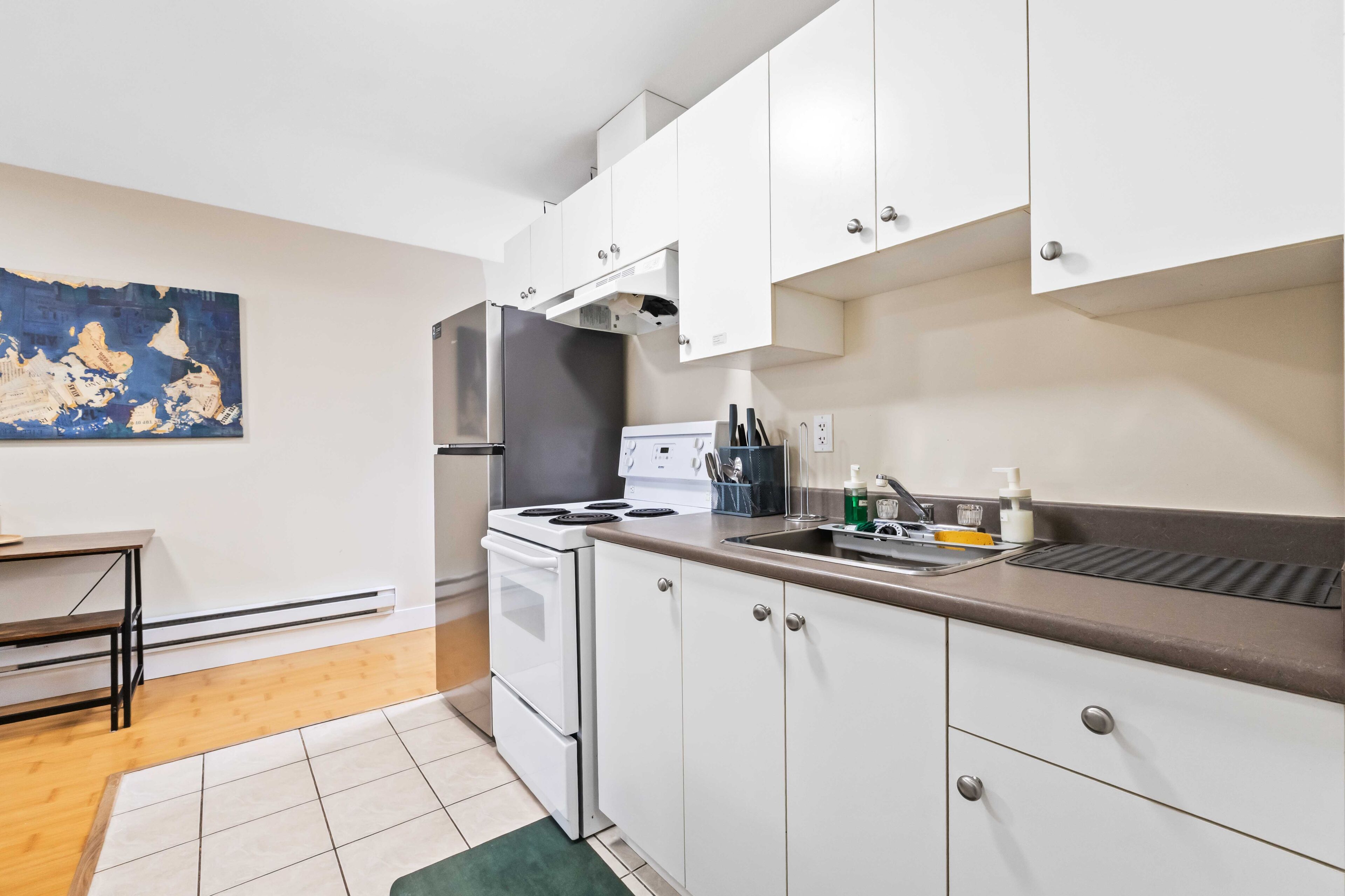 Micro-ondes, four, plaque de cuisson