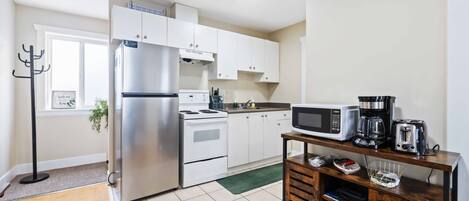 Micro-ondes, four, plaque de cuisson