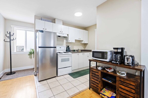 Micro-ondes, four, plaque de cuisson