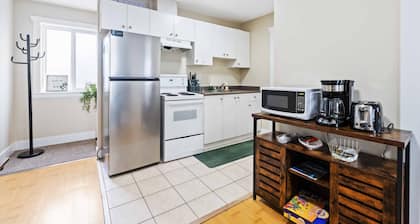 Cozy, Tranquil & Private Full 1 Bedroom Apartment